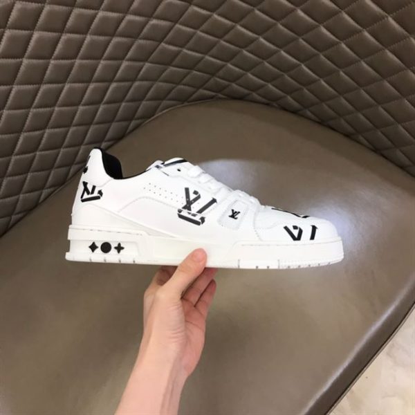 Louis Vuitton Trainer Sneaker - LS008