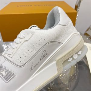 Louis Vuitton Trainer Sneaker - LS038