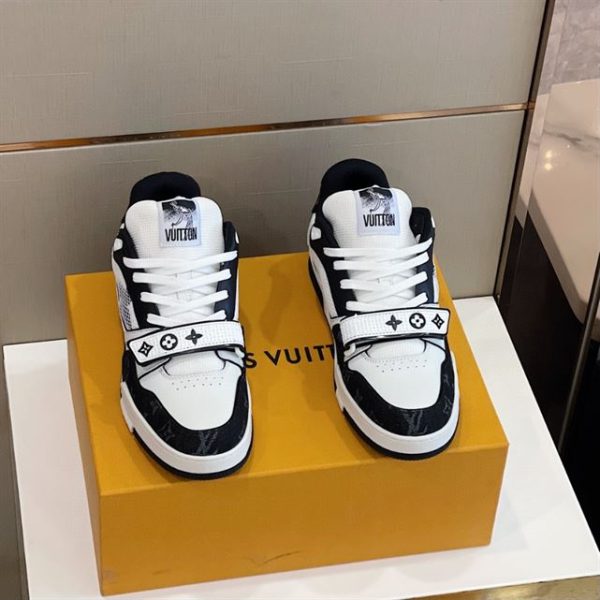 Louis Vuitton Trainer Sneaker - LS043