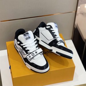 Louis Vuitton Trainer Sneaker - LS043