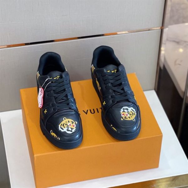 Louis Vuitton Trainer Sneaker - LS046