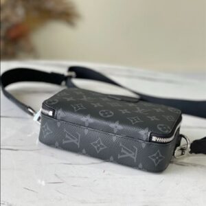 Louis Vuitton Alpha Wearable Wallet - LBS06