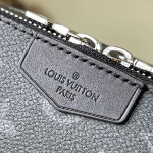 Louis Vuitton Alpha Wearable Wallet - LBS06