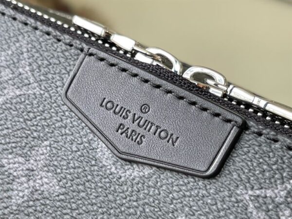 Louis Vuitton Alpha Wearable Wallet - LBS06