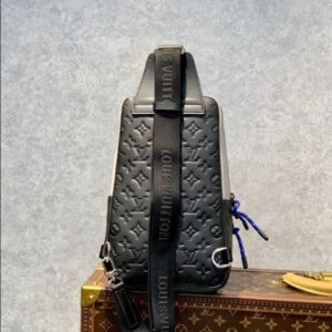 Louis Vuitton Avenue Sling Bag - LB10