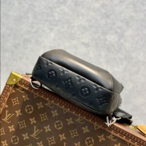 Louis Vuitton Avenue Sling Bag - LB10