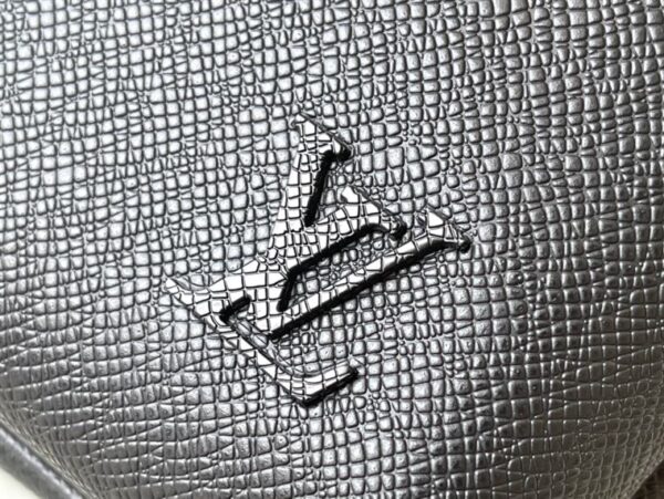 Louis Vuitton Avenue Slingbag - LB79