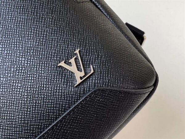 Louis Vuitton Avenue Slingbag - LB84