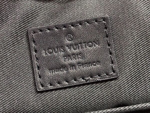 Louis Vuitton Christopher Messenger Bag - LB18