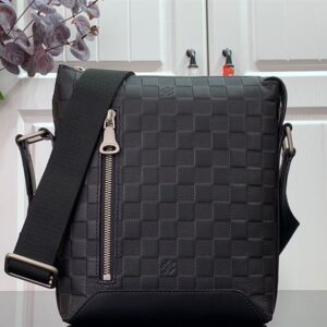 Louis Vuitton Discovery Messenger BB Bag - LB17