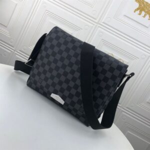 Louis Vuitton District PM Messenger Bags - LB41