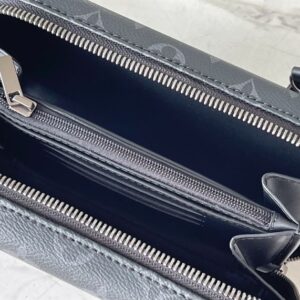 Louis Vuitton Horizon Clutch Bags - LBS05