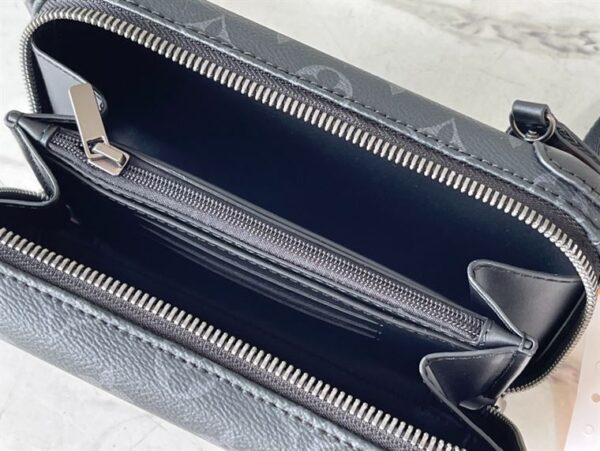 Louis Vuitton Horizon Clutch Bags - LBS05