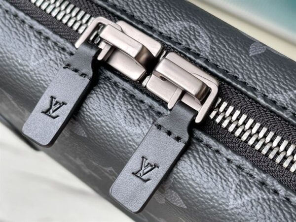 Louis Vuitton Horizon Clutch Bags - LBS05