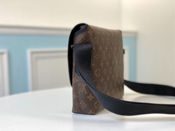 Louis Vuitton Magnetic Messenger Bag - LB55