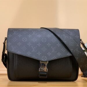 Louis Vuitton Messengerama Bag - LB57