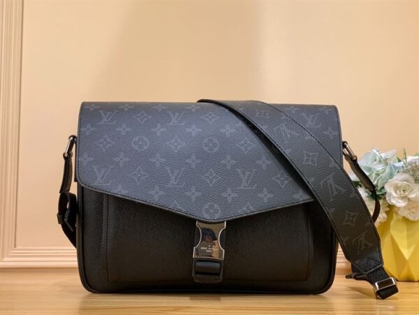 Louis Vuitton Messengerama Bag - LB57