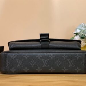 Louis Vuitton Messengerama Bag - LB57