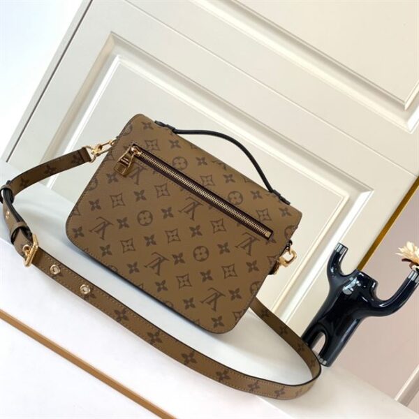 Louis Vuitton Pochette Métis Bag - LH07