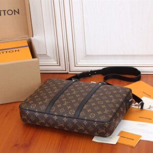 Louis Vuitton Porte-Documents Voyage PM - BL05