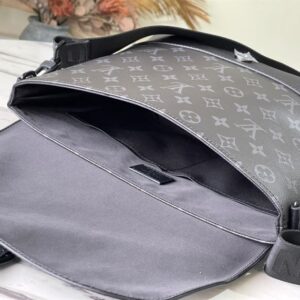 Louis Vuitton Saumur Messenger Bag - LB23