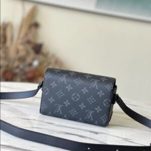 Louis Vuitton Steamer Wearable Wallet - LBS03