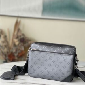 Louis Vuitton Trio Messenger - LB42