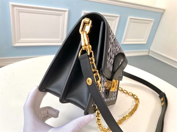 Louis Vuitton Dauphine MM Handbag - LH93